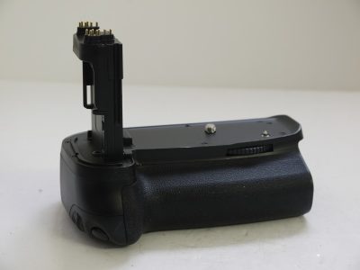 Meke MK-6D Multi Power Battery Pack for the Canon 6D, with 2 x Li-ion Batteries, Li-ion insert & AA Battery insert + makers box