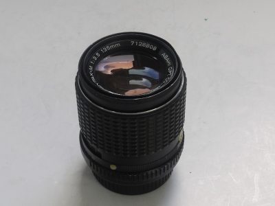 Pentax 135mm f3.5 SMC Pentax-M manual focus lens with built-in lens hood + rear cap
