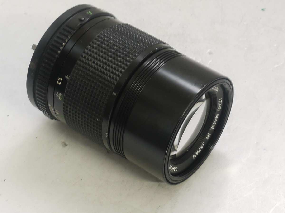 Canon 135mm f3 Canon 135mm f3.5 manual focus FD mount lens with built-in lens hood