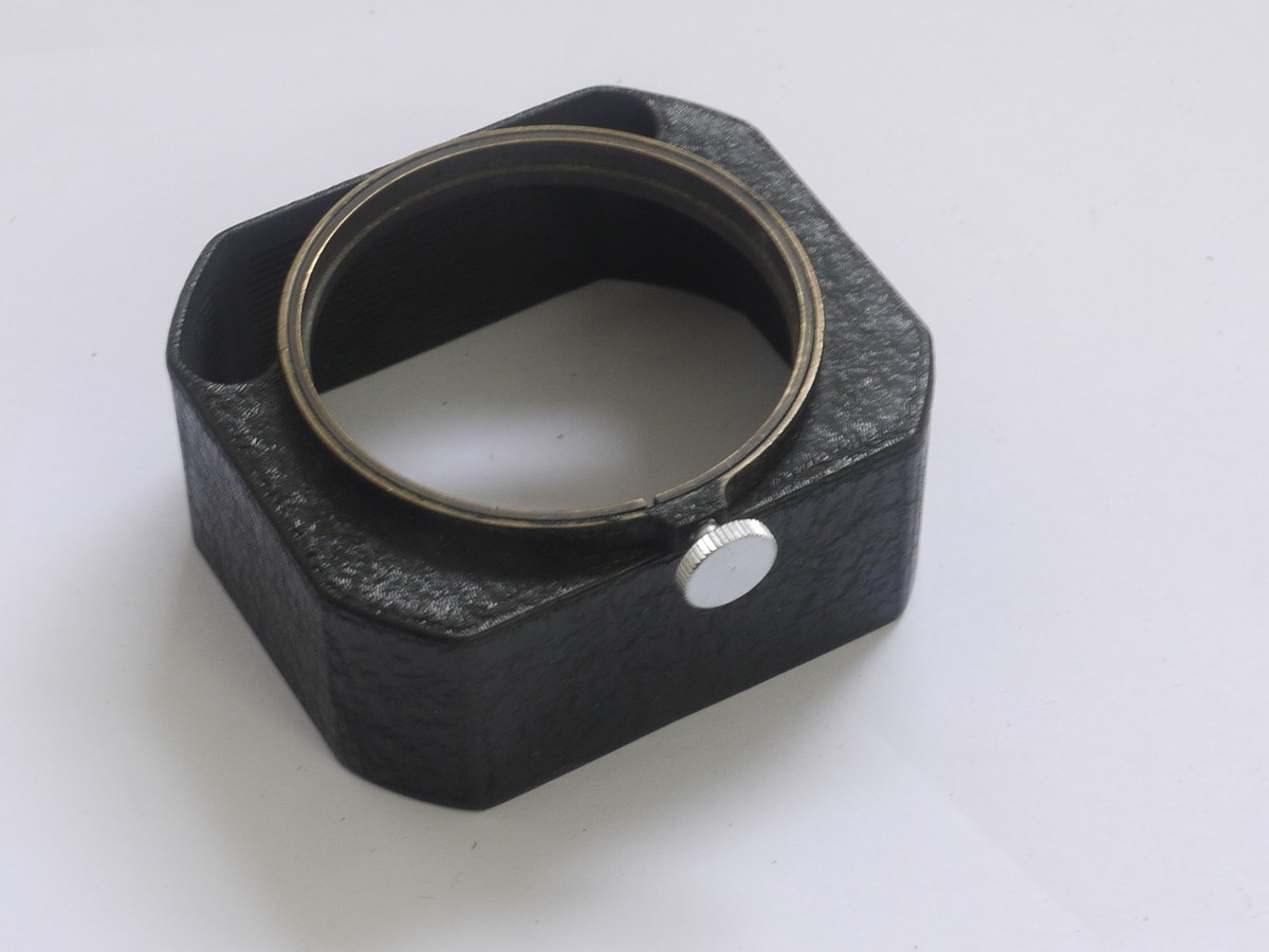 Leitz push on Square crackle metal lens hood, with fixing screw, for 50mm f1 Leitz push on Square crackle metal lens hood, with fixing screw, for 50mm f1.5 Summarit & Xenon (XOONS)
