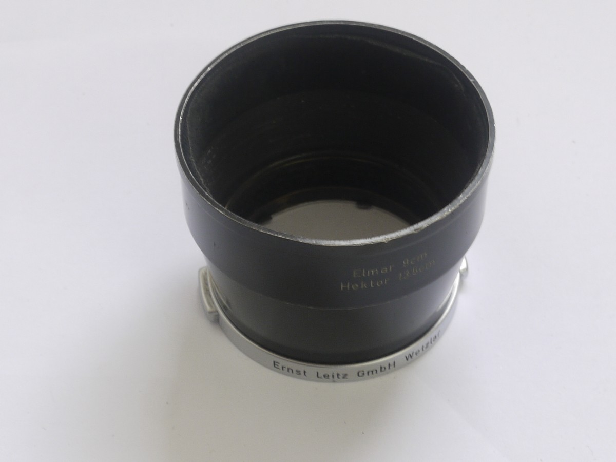 Leitz clip-on metal lens hood for 90 & 135mm (IUFOO), with thing chrome mount ring 1 Leitz clip-on metal lens hood for 90 & 135mm (IUFOO), with thin chrome mount ring