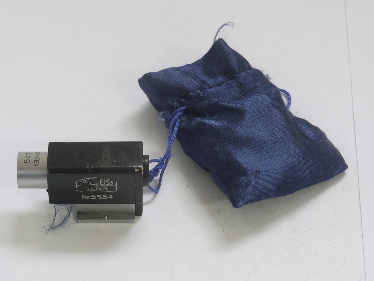 mwclassiccameras-20210409-413 Carl Zeiss Jena Reversible multi shoe finder (436/1) for 50/135mm & 85/180mm (finder pulls out and can be reversed)