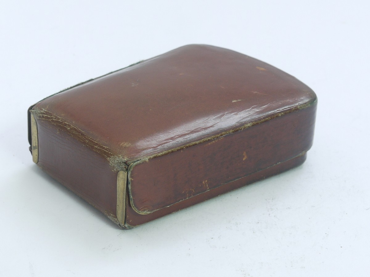 mwclassiccameras-20210409-425 Zeiss ikon Ikophot selenium cell exposure meter, yellow casing, with makers case