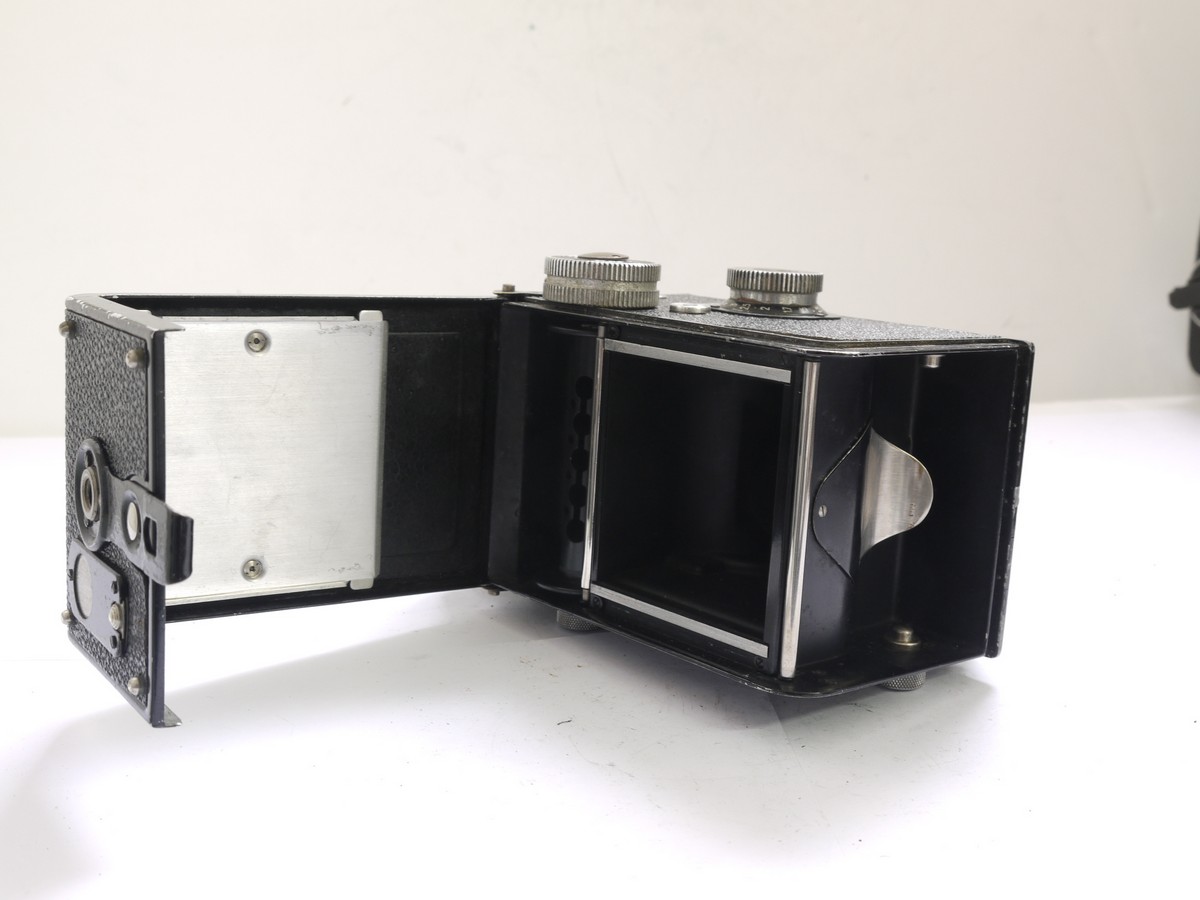mwclassiccameras-20210416-245 Rolleicord Ia Type 3 6x6 TLR with 7.5cm f4.5 Triotar lens in Compur shutter + ER case