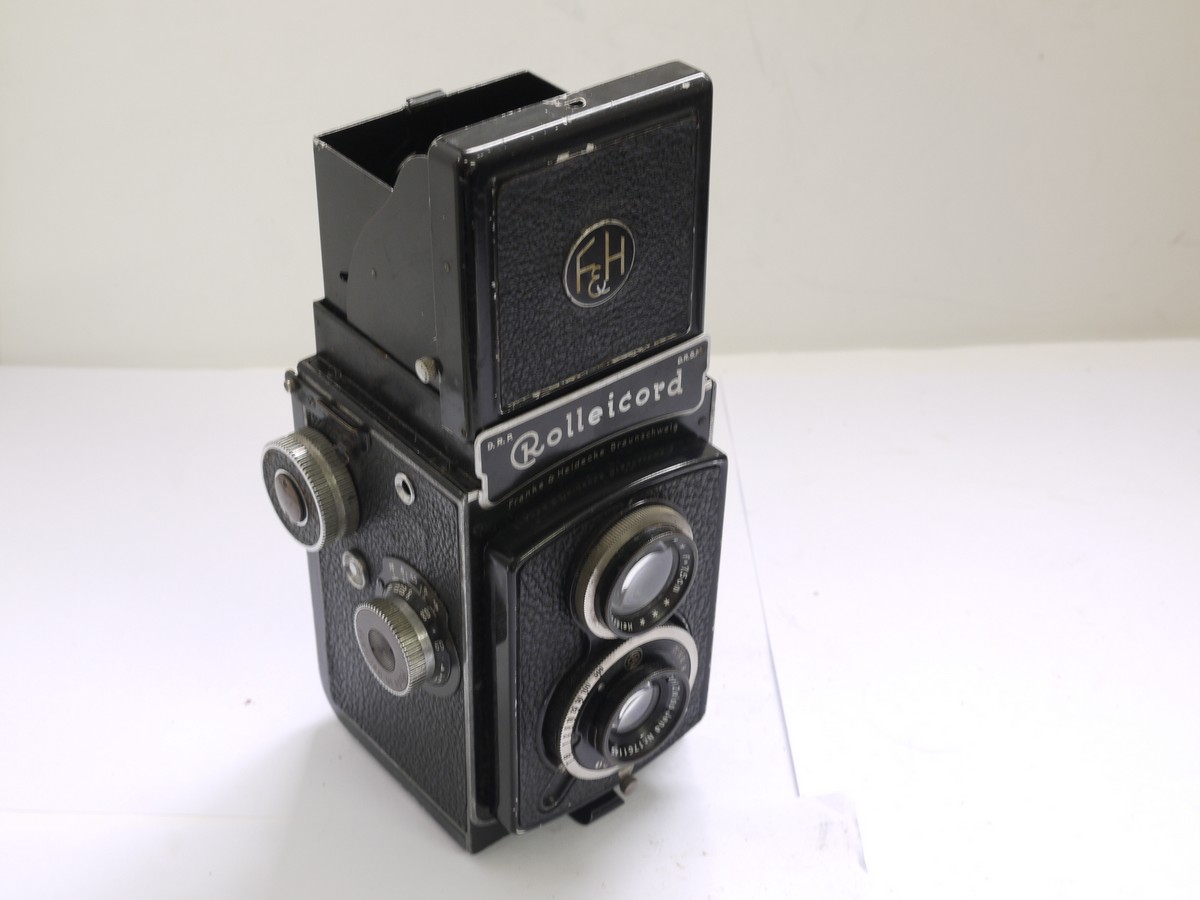 mwclassiccameras-20210416-246 Rolleicord Ia Type 3 6x6 TLR with 7.5cm f4.5 Triotar lens in Compur shutter + ER case