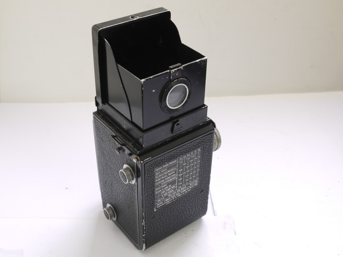 mwclassiccameras-20210416-247 Rolleicord Ia Type 3 6x6 TLR with 7.5cm f4.5 Triotar lens in Compur shutter + ER case