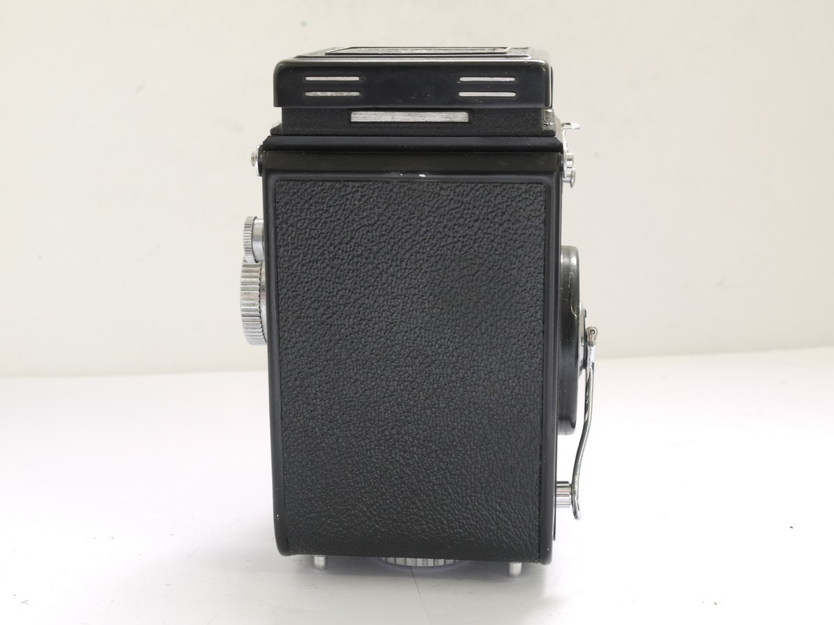 Yashica-Mat 6×6 TLR with 80mm f3.5 Yashinon lens in Copal MXV