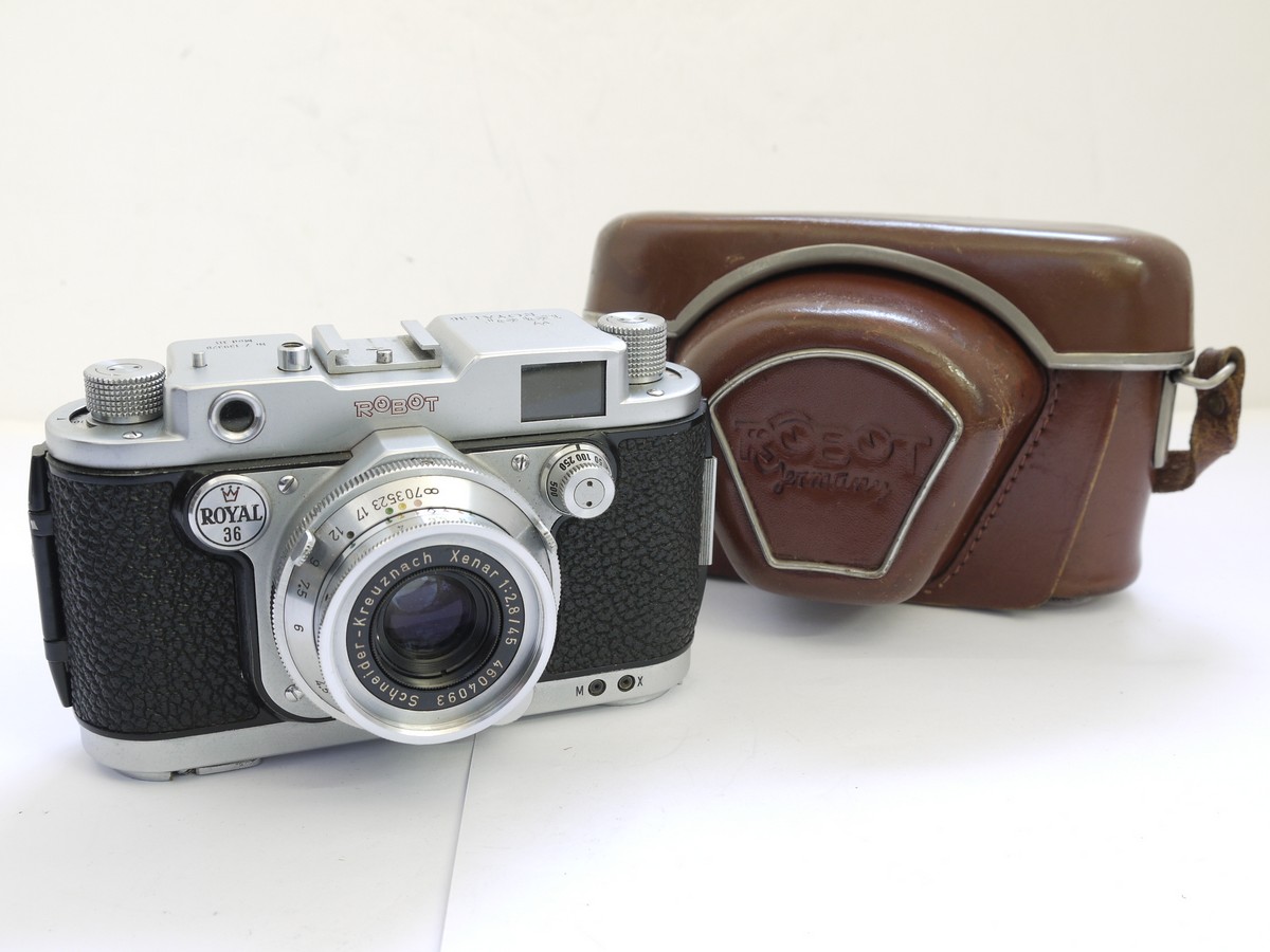 mwclassiccameras-20210423-142 Robot Royal 36 Model III 35mm coupled rangefinder clockwork motorised camera, 24x36 + Schneider 45mm f2.8 Xenar interchangeable lens & makers ER case