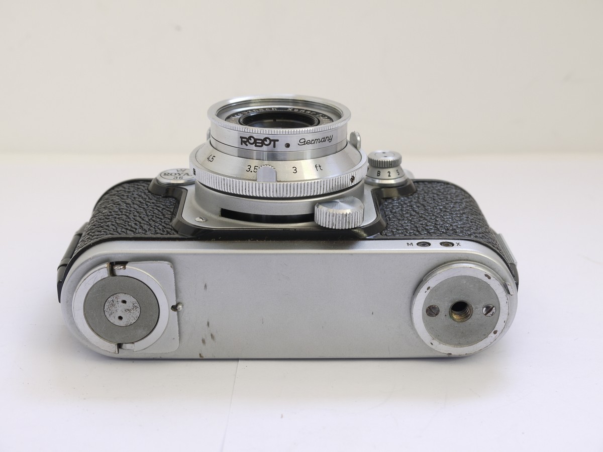 mwclassiccameras-20210423-146 Robot Royal 36 Model III 35mm coupled rangefinder clockwork motorised camera, 24x36 + Schneider 45mm f2.8 Xenar interchangeable lens & makers ER case