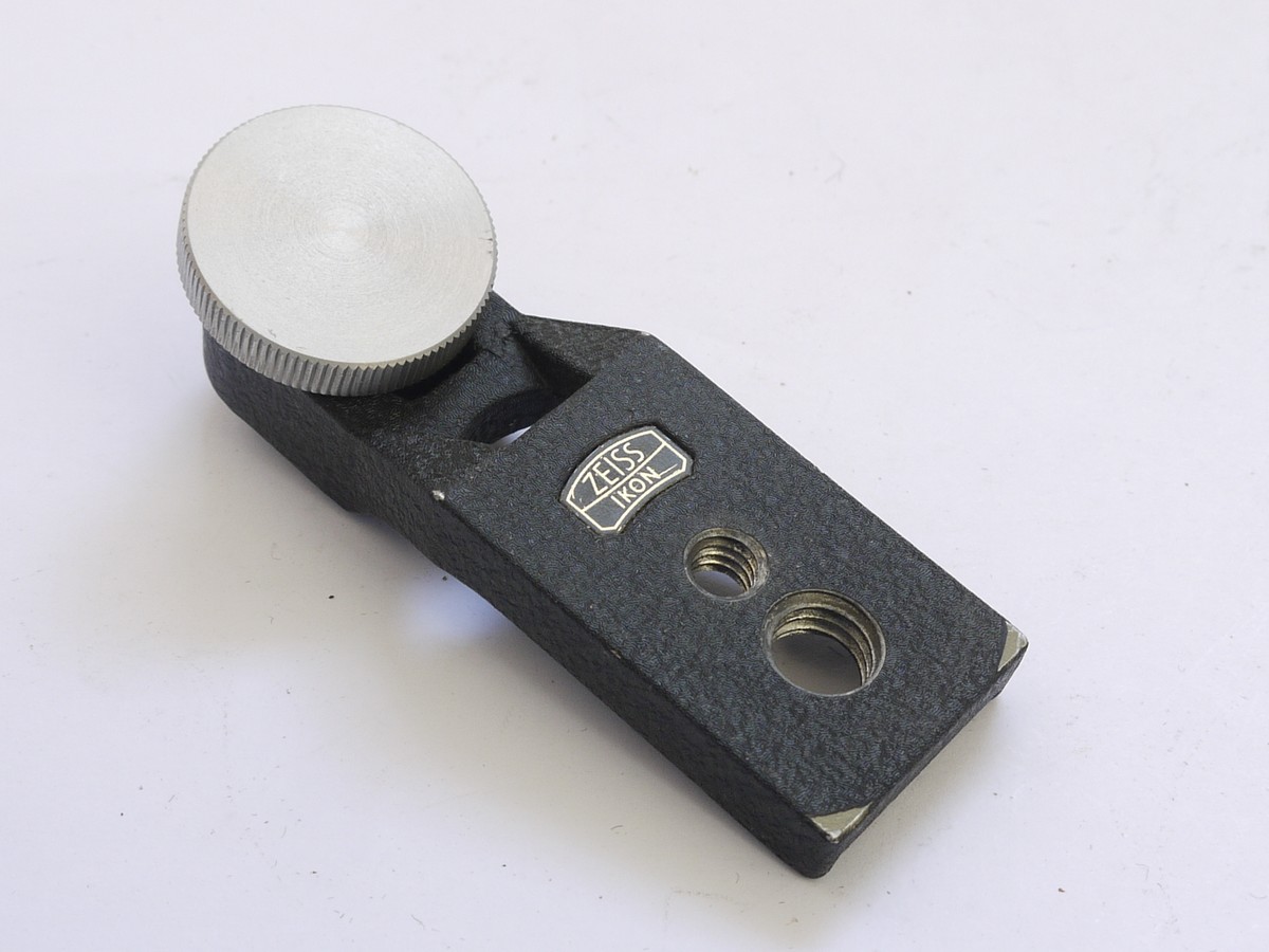 mwclassiccameras-20210423-340 Zeiss Ikon Tripod Raiser/extension bar, small tripod bush size adapting to small & large tripod threads. UNCOMMON