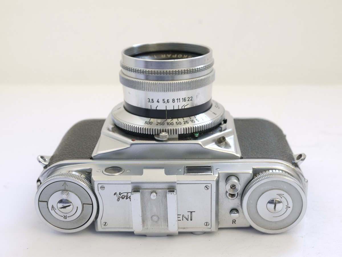 mwclassiccameras-20210423-398 Voigtlander Prominent I 35mm coupled rangefinder camera with removable accessory shoe + 50mm f3.5 Color-Skopar interchangeable lens