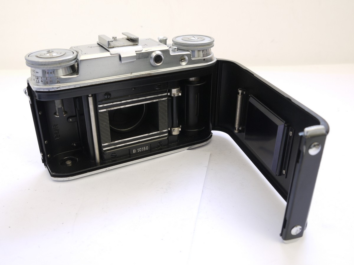 mwclassiccameras-20210423-401 Voigtlander Prominent I 35mm coupled rangefinder camera with removable accessory shoe + 50mm f3.5 Color-Skopar interchangeable lens