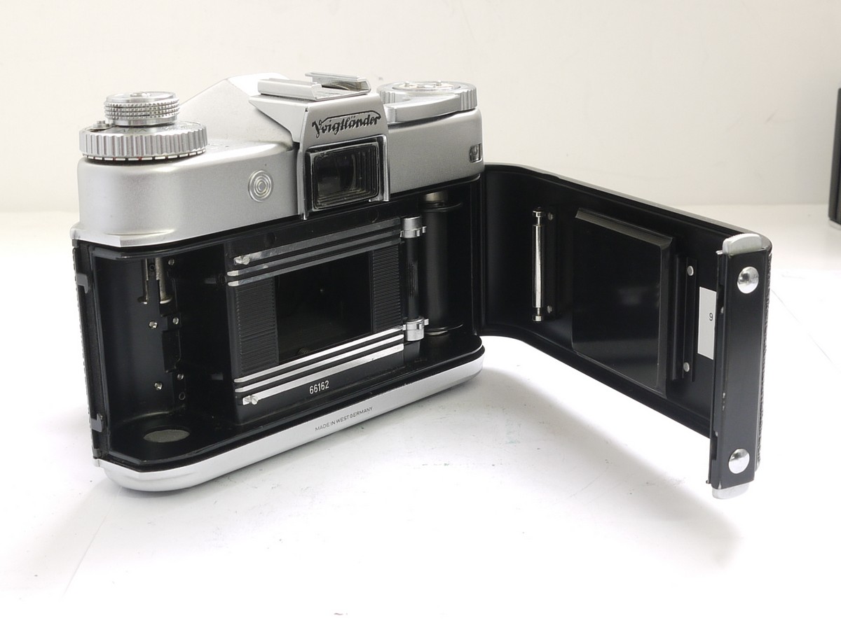 mwclassiccameras-20210430-361 Voigtlander Bessamatic selenium metered SLR + 50mm f2.8 Color-Skopar X interchangeable lens