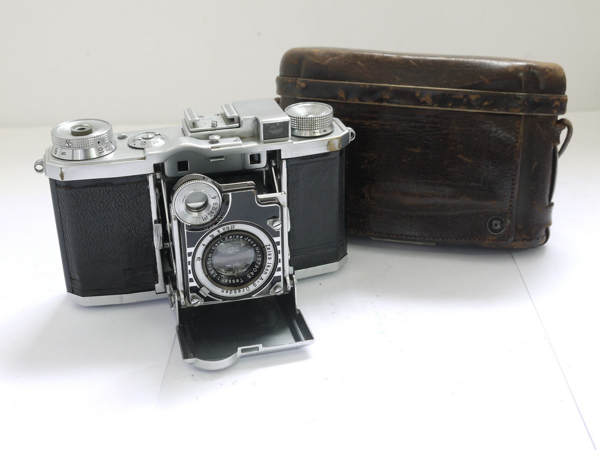 mwclassiccameras-20210430-56 Zeiss Ikon Super Nettel 35mm folding coupled rangefinder camera, chrome, with 5cm f2.8 Tessar lens + makers ER case. UNCOMMON CHROME VERSION
