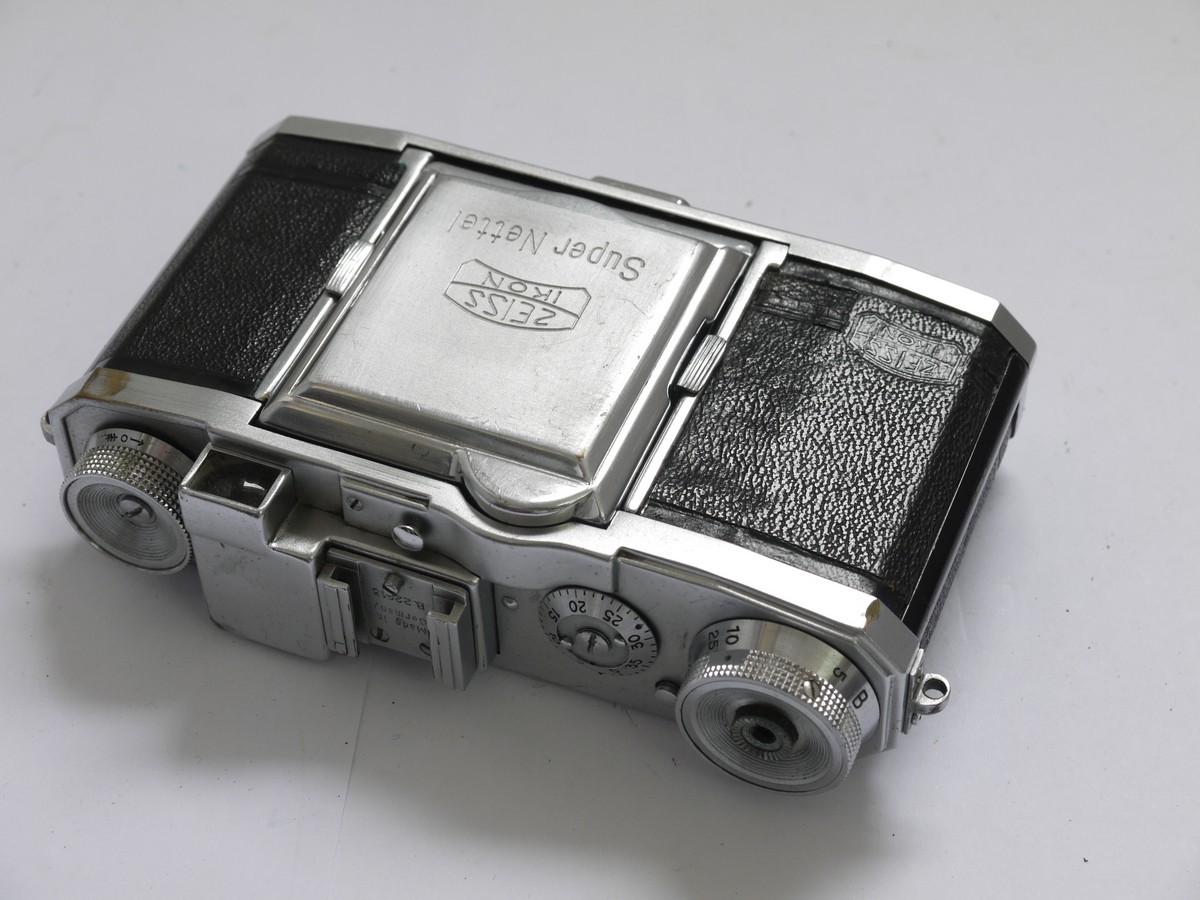 mwclassiccameras-20210430-61 Zeiss Ikon Super Nettel 35mm folding coupled rangefinder camera, chrome, with 5cm f2.8 Tessar lens + makers ER case. UNCOMMON CHROME VERSION