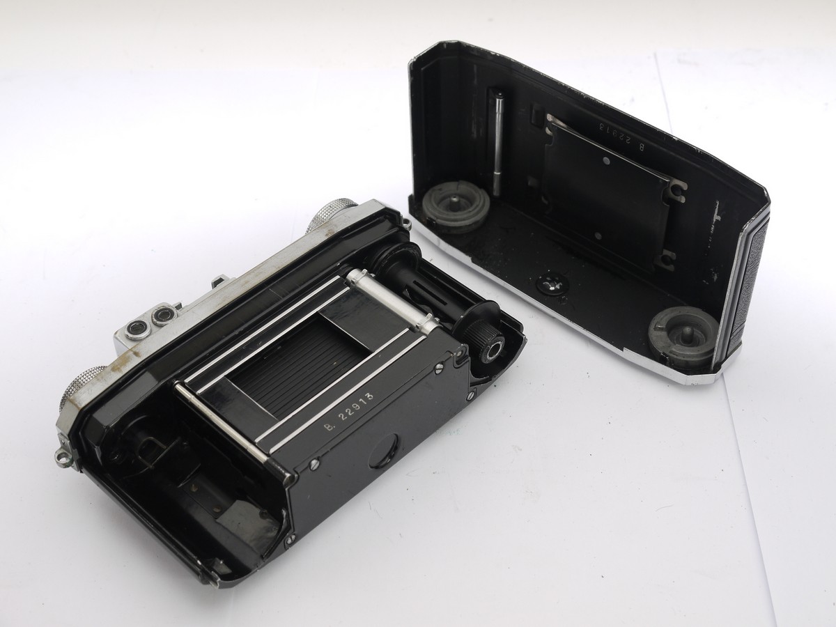 mwclassiccameras-20210430-62 Zeiss Ikon Super Nettel 35mm folding coupled rangefinder camera, chrome, with 5cm f2.8 Tessar lens + makers ER case. UNCOMMON CHROME VERSION