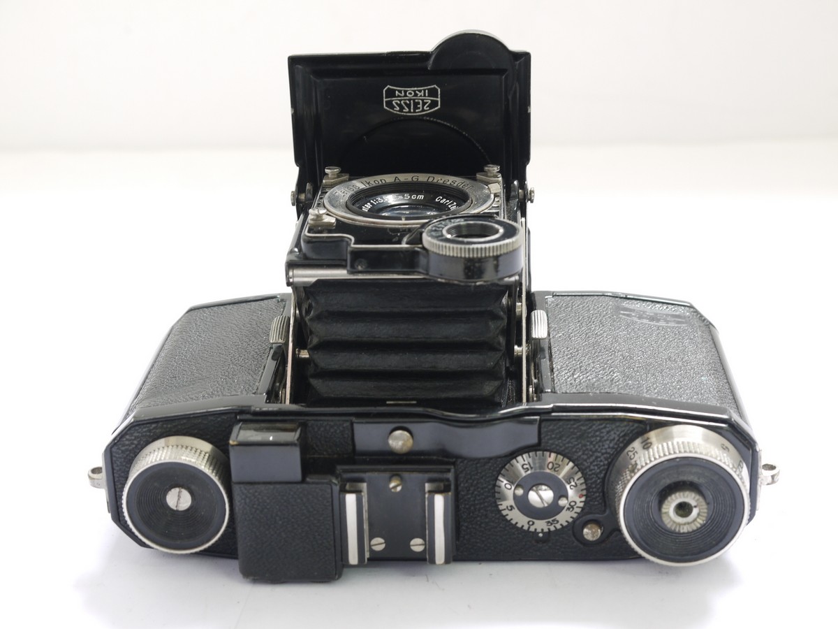 mwclassiccameras-20210430-66 Zeiss Ikon Super Nettel 35mm folding coupled rangefinder camera, black, with 5cm f3.5 Triotar lens + makers ER case