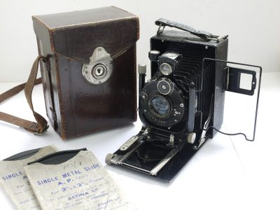 Voigtlander AVUS 6x9 folding plate camera with 10.5cm f4.5 Skopar les in Compur shutter + two plate backs & leather carrying case