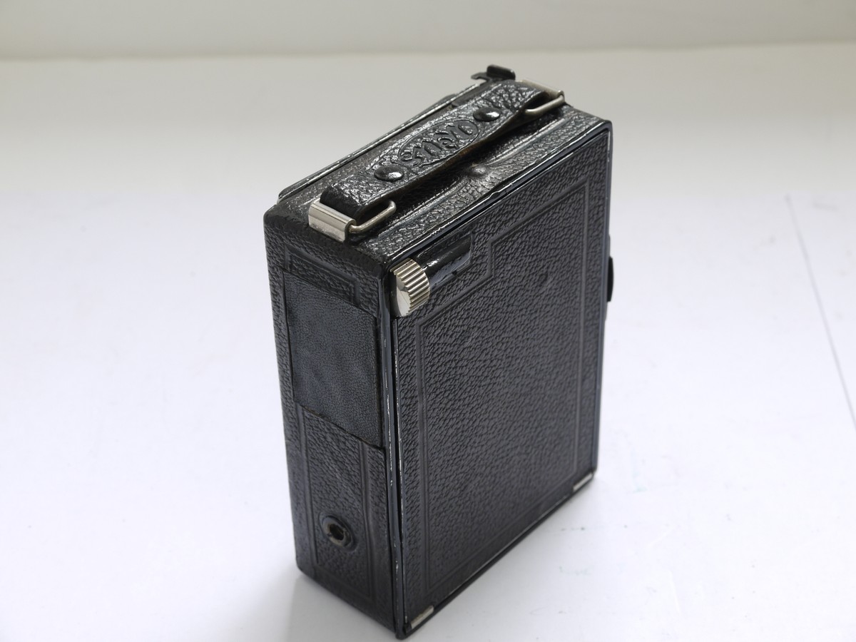 mwclassiccameras-20210430-81 Voigtlander AVUS 6x9 folding plate camera with 10.5cm f4.5 Skopar les in Compur shutter + two plate backs & leather carrying case