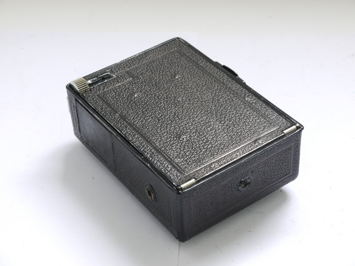 mwclassiccameras-20210430-82 Voigtlander AVUS 6x9 folding plate camera with 10.5cm f4.5 Skopar les in Compur shutter + two plate backs & leather carrying case
