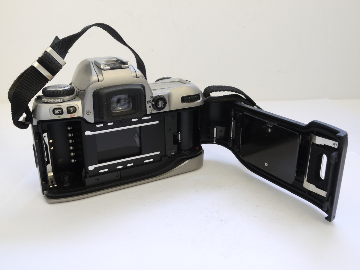 Nikon F80 35mm SLR body, Silver grey finish, with body cap & strap
