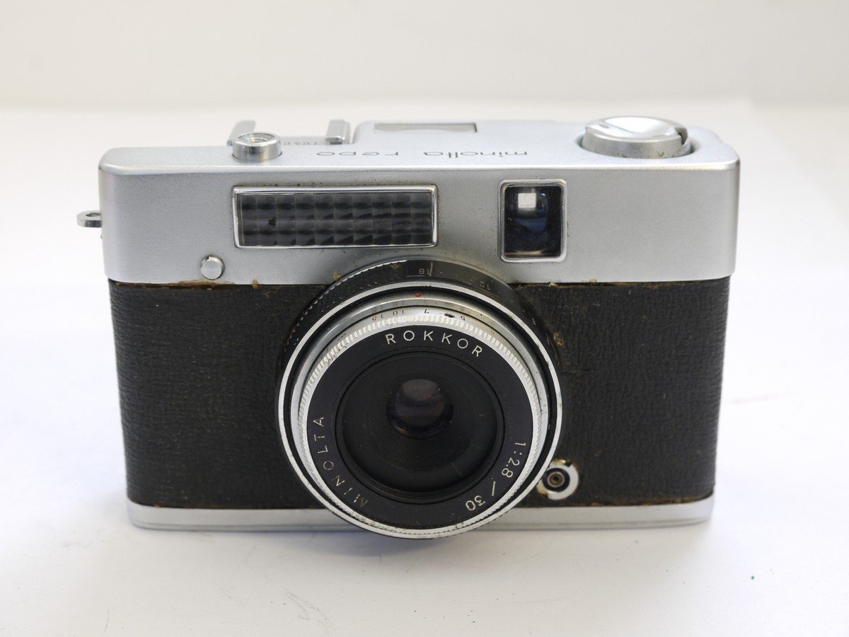 mwclassiccameras-20210507-545 Minolta Repo 35mm half-frame with pouch case, instructions, guaranteed card & original box