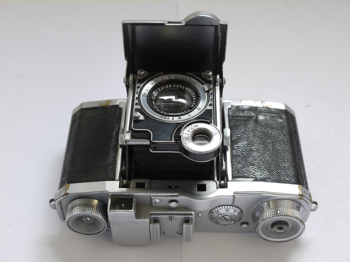 mwclassiccameras-20210513-10 Zeiss Ikon Super Nettel 35mm folding coupled rangefinder camera, chrome, with 5cm f2.8 Tessar lens + makers ER case. UNCOMMON CHROME VERSION