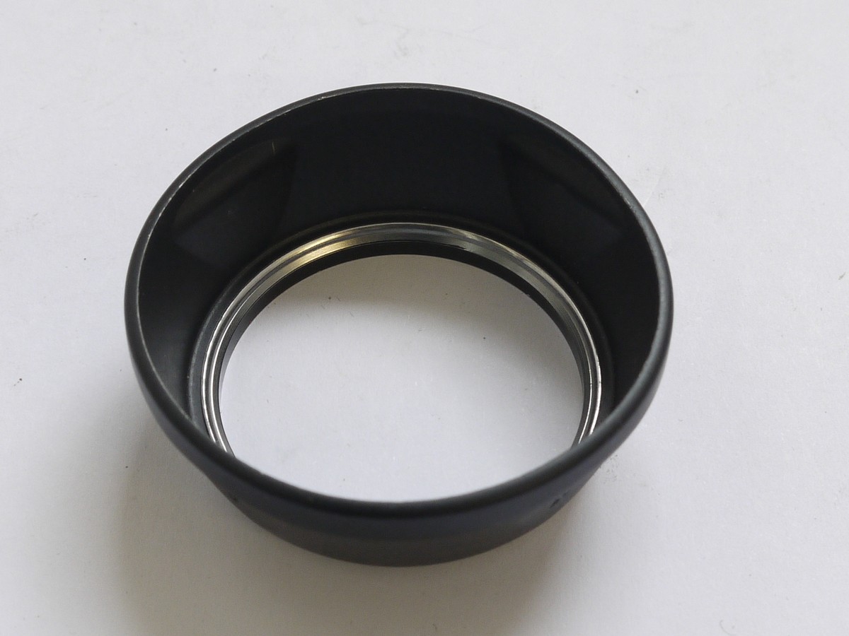 mwclassiccameras-20210513-326 Voigtlander 40.5mm screw-in black metal lens hood (310/41) for 35mm/50mm lenses