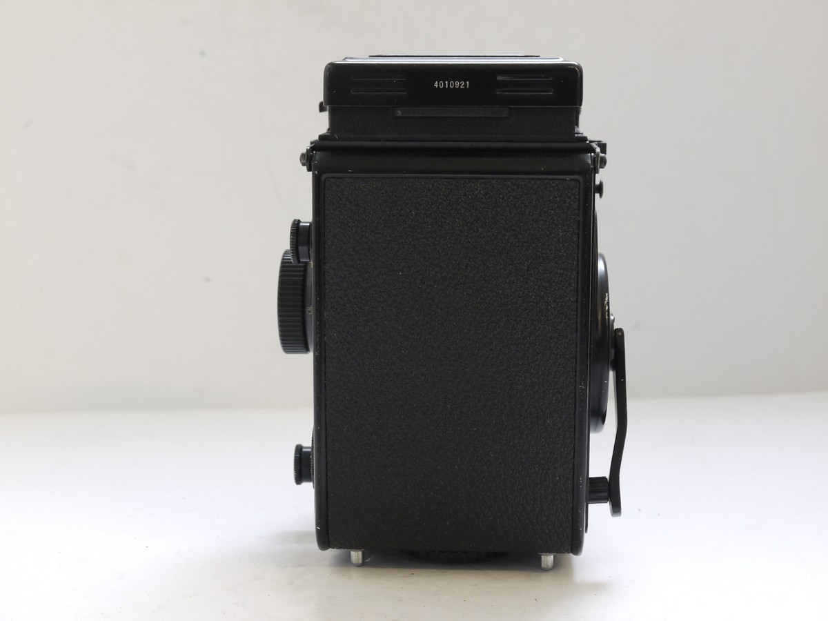 mwclassiccameras-20210513-399 Yashica Mat-124G 6x6 TLR, CDS metered, with 80mm f.5 Yashinon lens in Copal-SV shutter + makers ER case