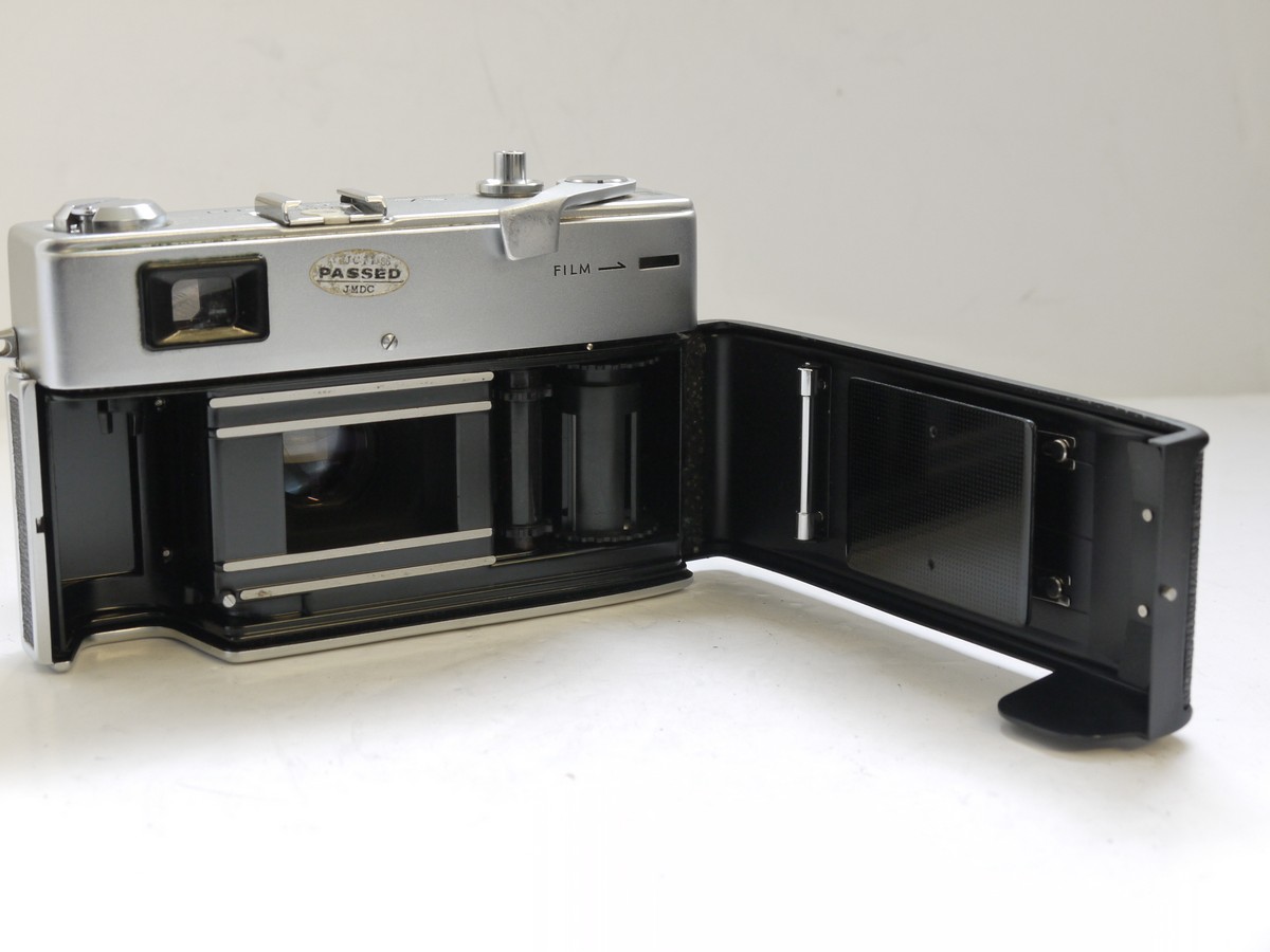 mwclassiccameras-20210513-421 Minolta Hi-Matic 7S 35mm coupled rangefinder CDS metered camera with 45mm f1.8 Rokkor lens + ER case
