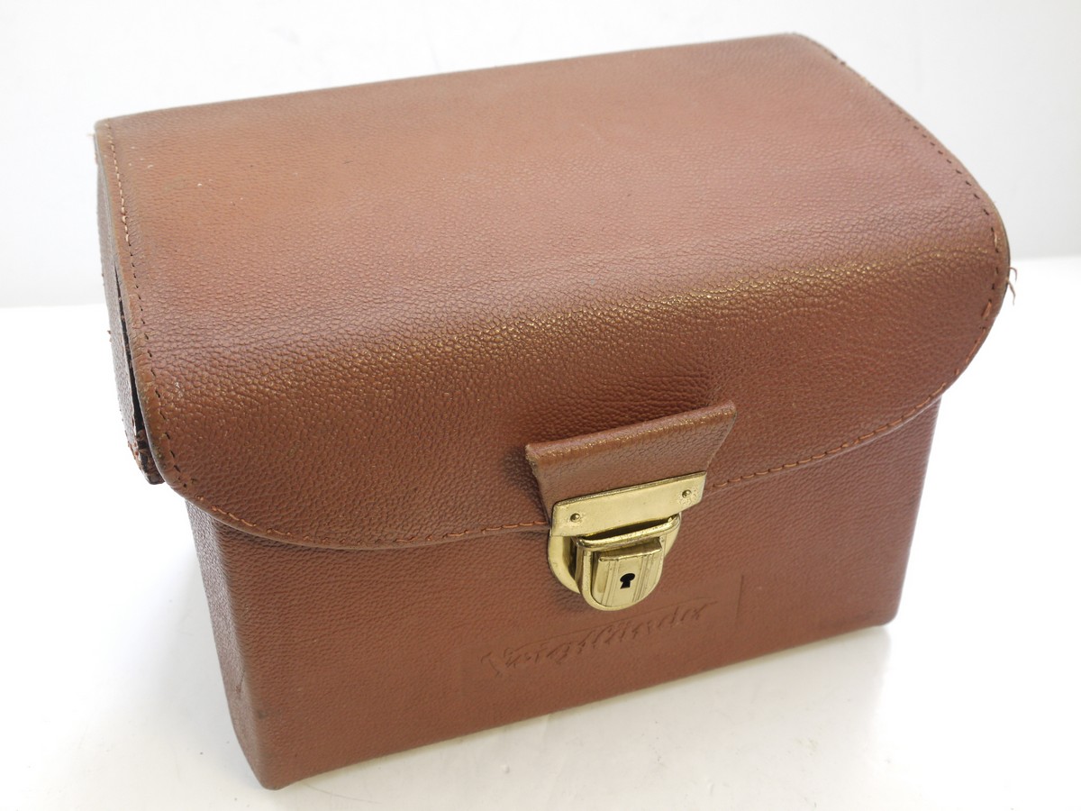 mwclassiccameras-20210513-423 Voigtlander Bessamatic Tan leather outfit case with sections for Camera, 5 lebses, 6 filetrs & other accessories