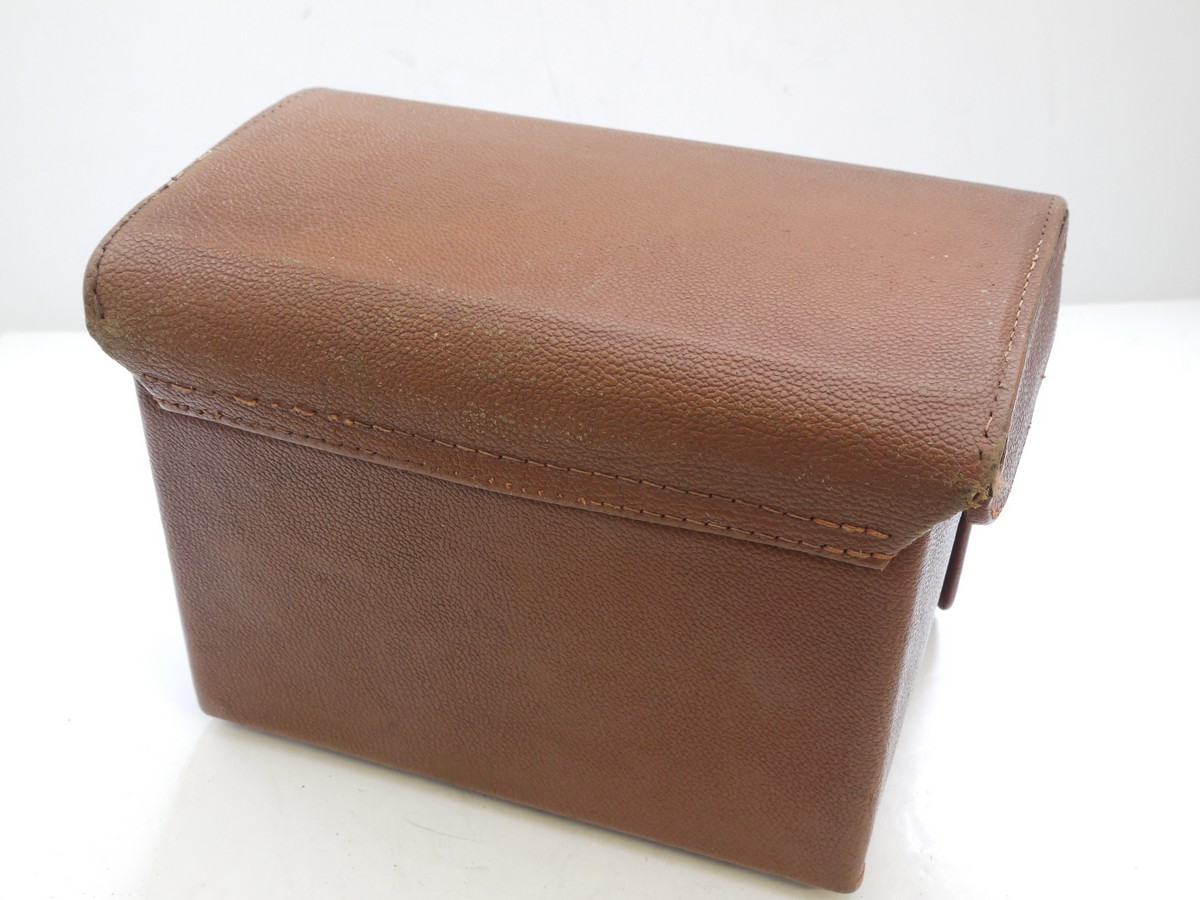 mwclassiccameras-20210513-424 Voigtlander Bessamatic Tan leather outfit case with sections for Camera, 5 lebses, 6 filetrs & other accessories