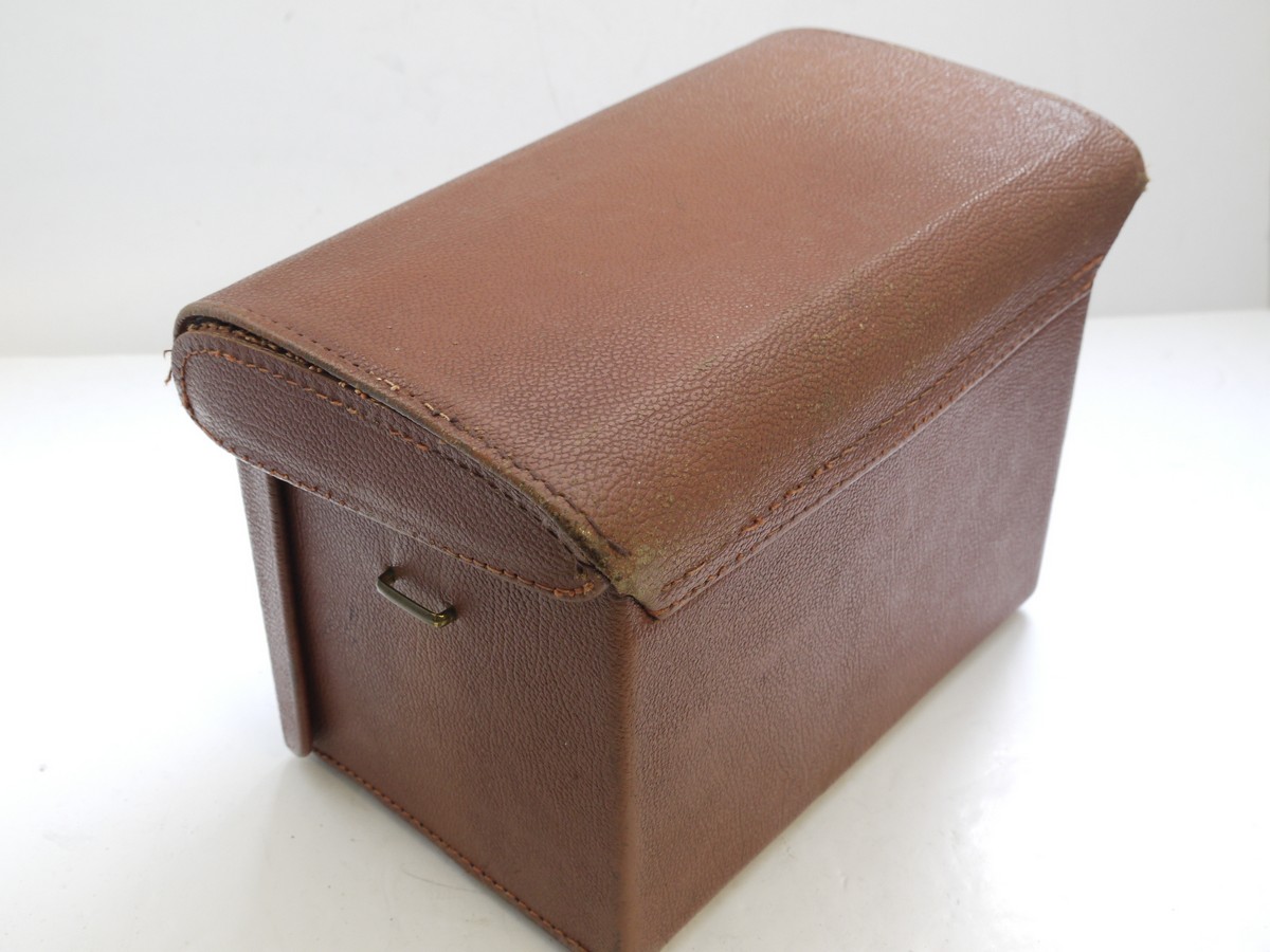 mwclassiccameras-20210513-425 Voigtlander Bessamatic Tan leather outfit case with sections for Camera, 5 lebses, 6 filetrs & other accessories
