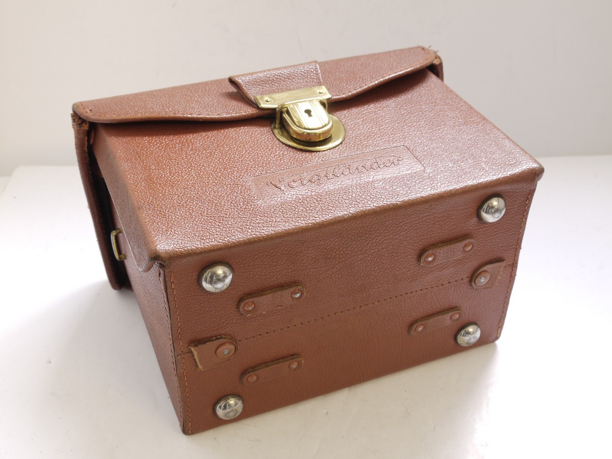 mwclassiccameras-20210513-426 Voigtlander Bessamatic Tan leather outfit case with sections for Camera, 5 lebses, 6 filetrs & other accessories