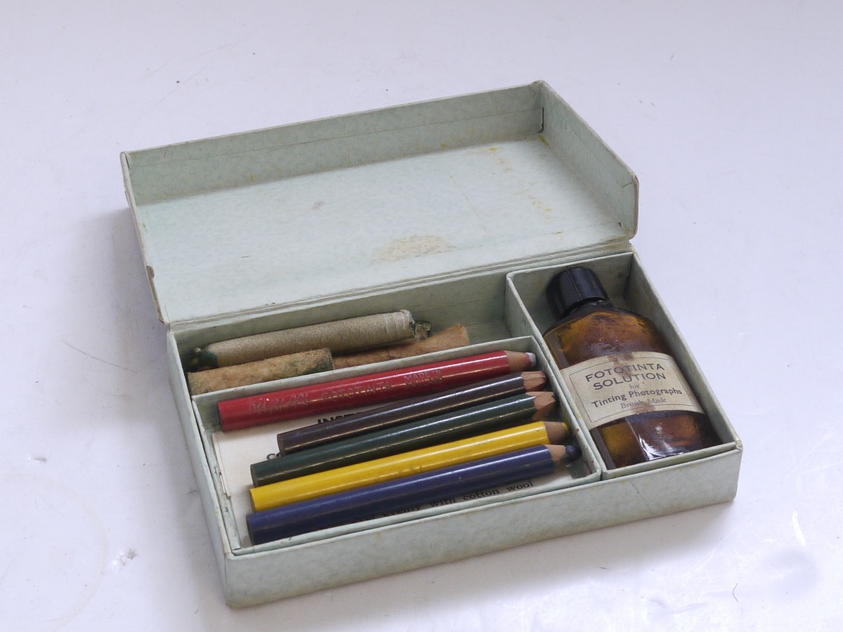mwclassiccameras-20210521-143 Wolff's Fototinta coloured pencils & solution photograph tinting kit in makers box