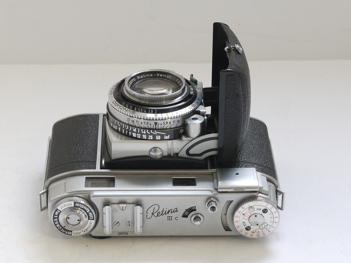 mwclassiccameras-20210521-276 Kodak Retina IIIc 35mm selenium metered folding coupled rangefinder camera with Schneider 50mm f2 Xenon C intrhcangeable lens, makers ER case, instructions & Kodak presentation box