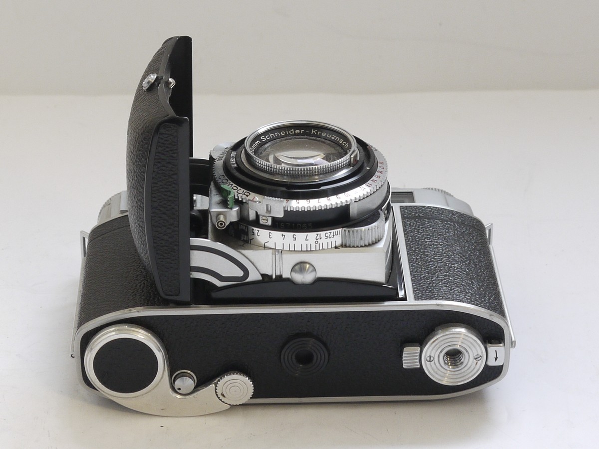 mwclassiccameras-20210521-277 Kodak Retina IIIc 35mm selenium metered folding coupled rangefinder camera with Schneider 50mm f2 Xenon C intrhcangeable lens, makers ER case, instructions & Kodak presentation box