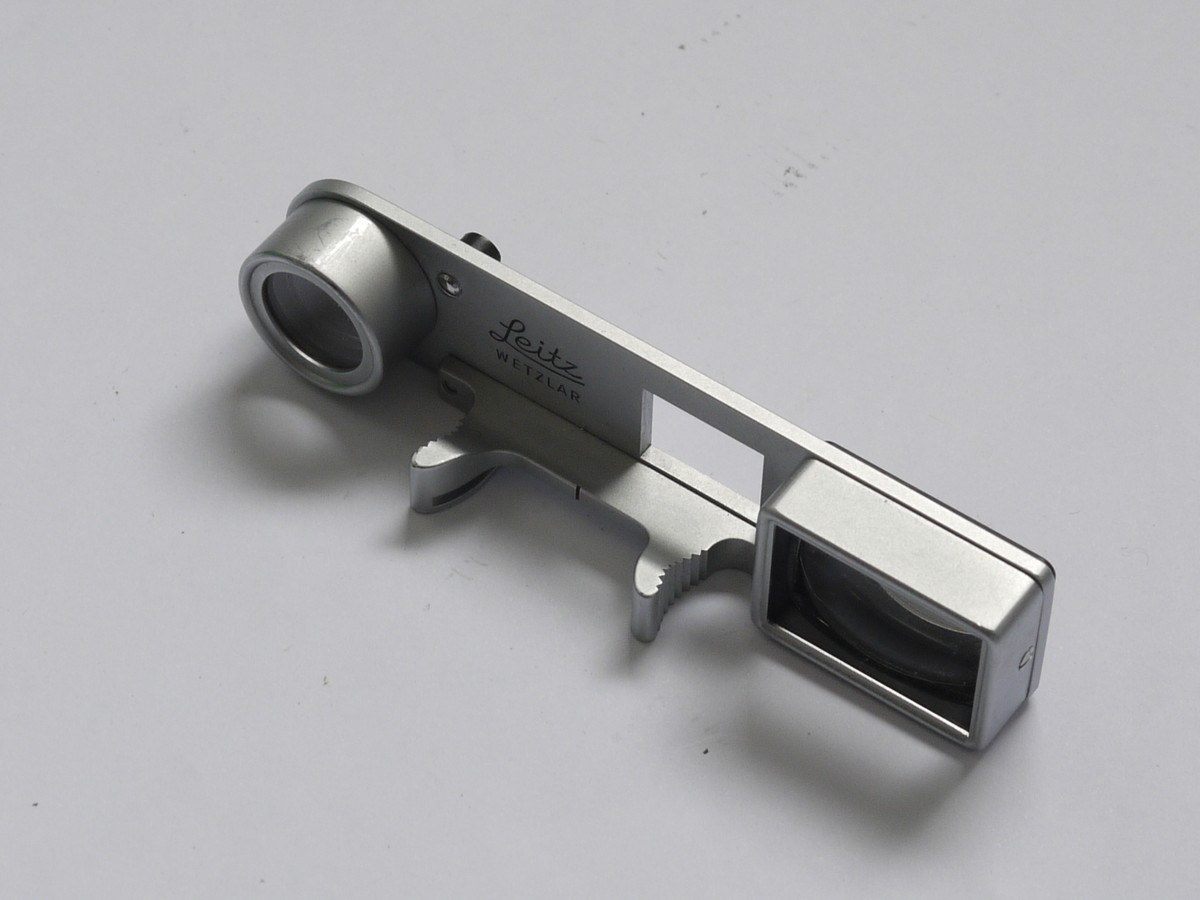 mwclassiccameras-20210625-86 Leitz Near Focus "Goggles" Spectacle finder for 50mm f2 Summicron-M close-Focus lens dual range lens