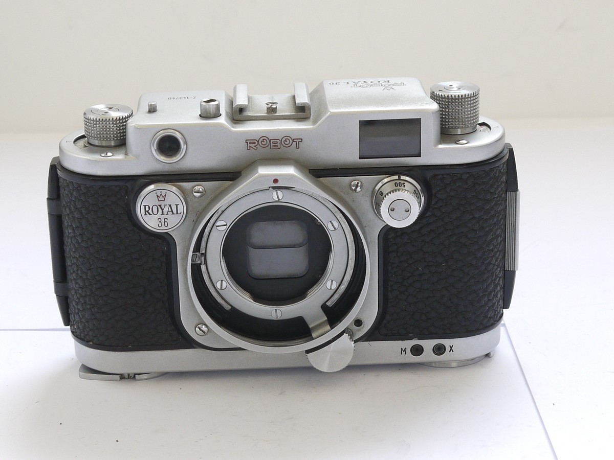 mwclassiccameras-20210702-180 Robot Royal 36 24x36 35mm CRF clockwork motorised body