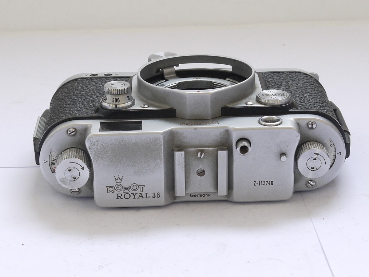 mwclassiccameras-20210702-182 Robot Royal 36 24x36 35mm CRF clockwork motorised body