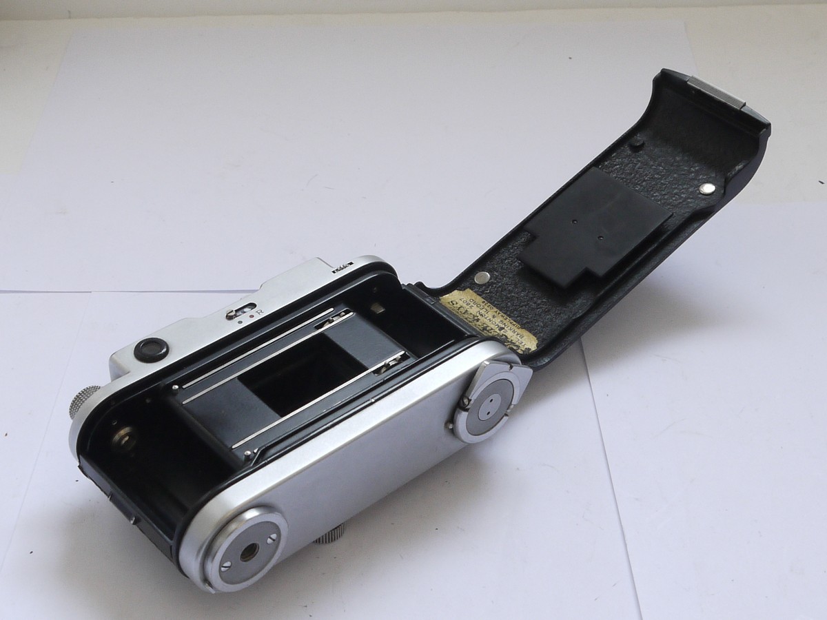 mwclassiccameras-20210702-184 Robot Royal 36 24x36 35mm CRF clockwork motorised body
