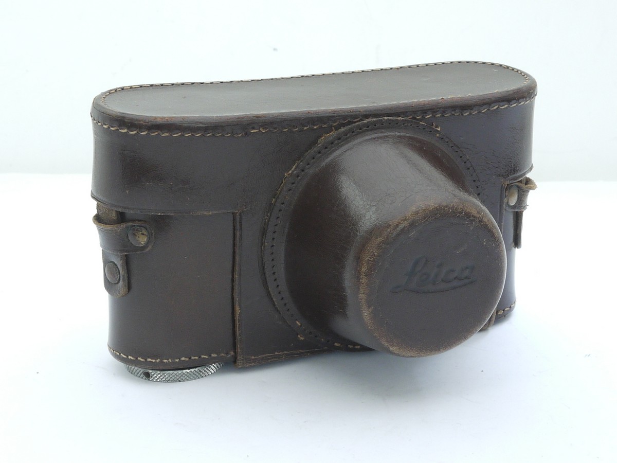 mwclassiccameras-20210702-322 Leitz brown leather ER case for IIc/IIIf, with long nose front & small tripod mount