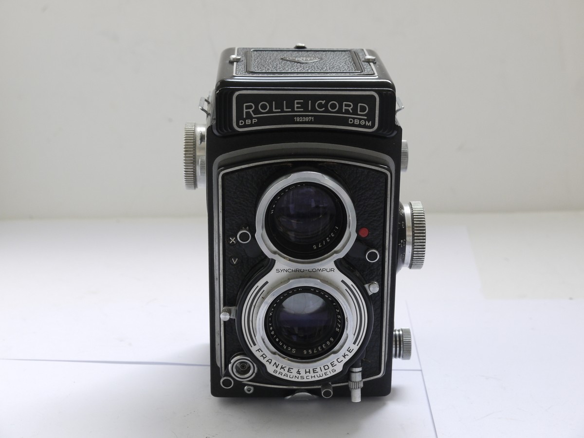 mwclassiccameras-20210702-83 Rolleicord Va Type 2 6x6 TLR (No.1923971) c1958-61 with 75mm f3.5 Xenar lens in Synchro Compur shutter