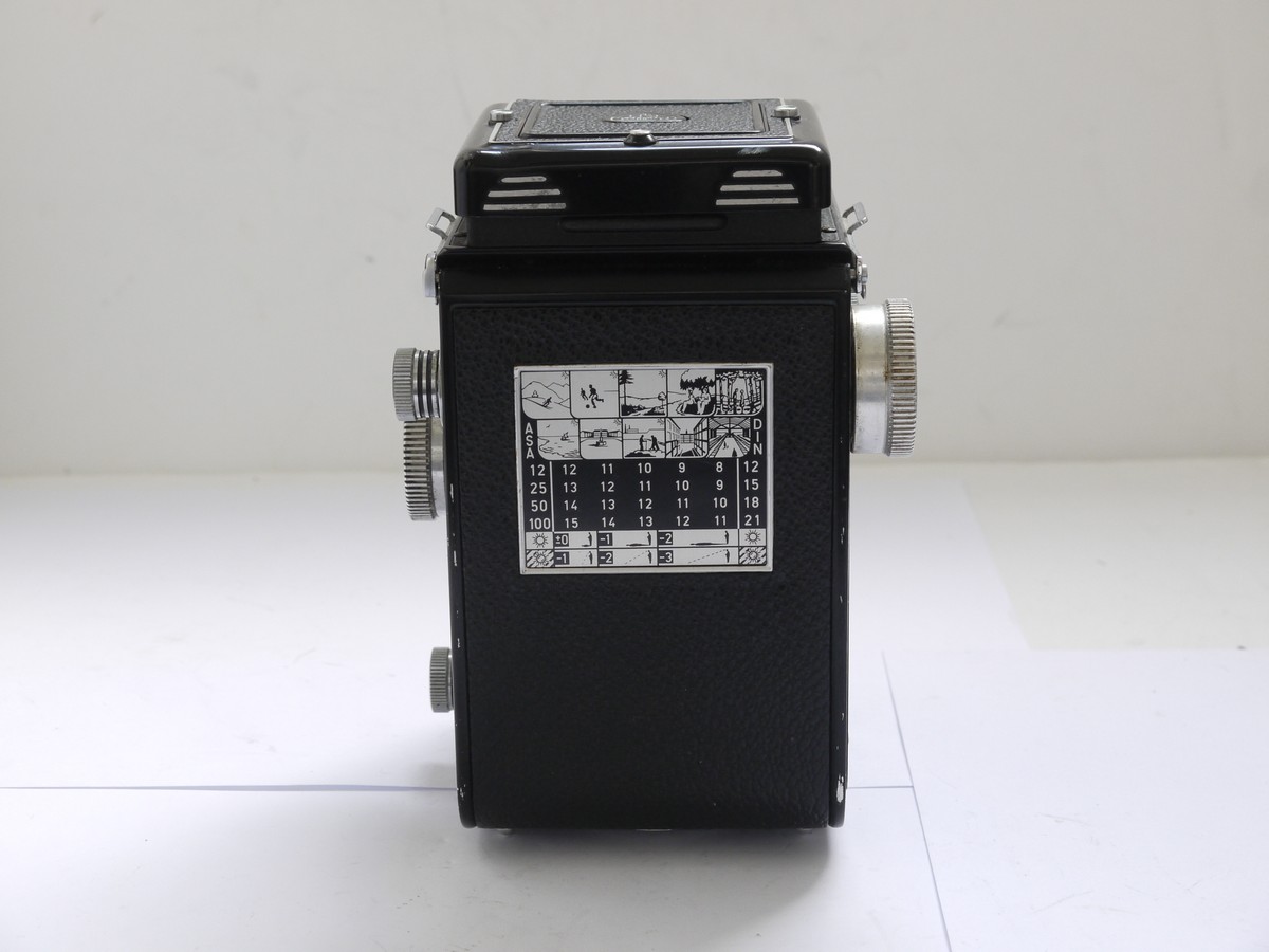 mwclassiccameras-20210702-85 Rolleicord Va Type 2 6x6 TLR (No.1923971) c1958-61 with 75mm f3.5 Xenar lens in Synchro Compur shutter