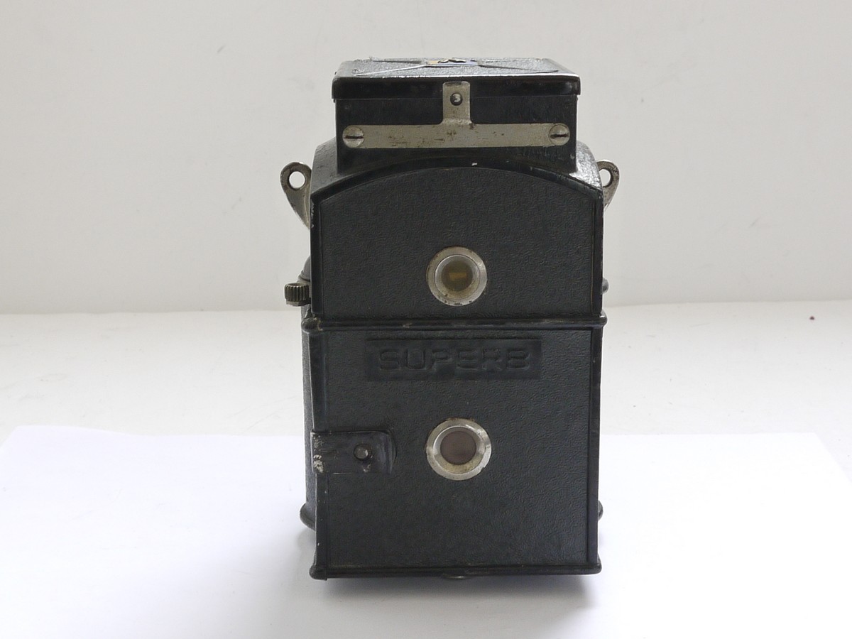 mwclassiccameras-20210709-54 Voigtlander Superb 6x6 TLR, Art-Deco Styling. with 7.5cm f3.5 Skopar lens in Compur shutter. NEEDS REPAIR