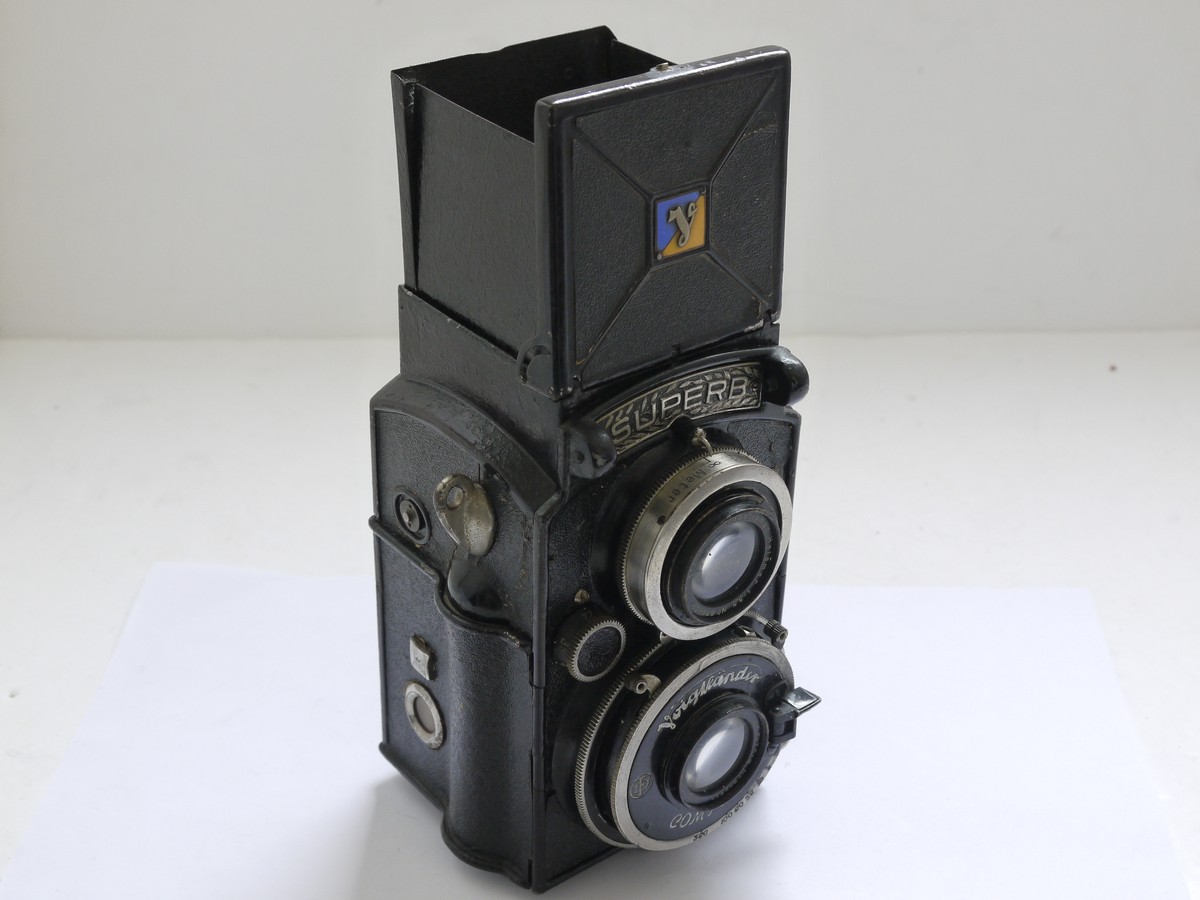 mwclassiccameras-20210709-56 Voigtlander Superb 6x6 TLR, Art-Deco Styling. with 7.5cm f3.5 Skopar lens in Compur shutter. NEEDS REPAIR