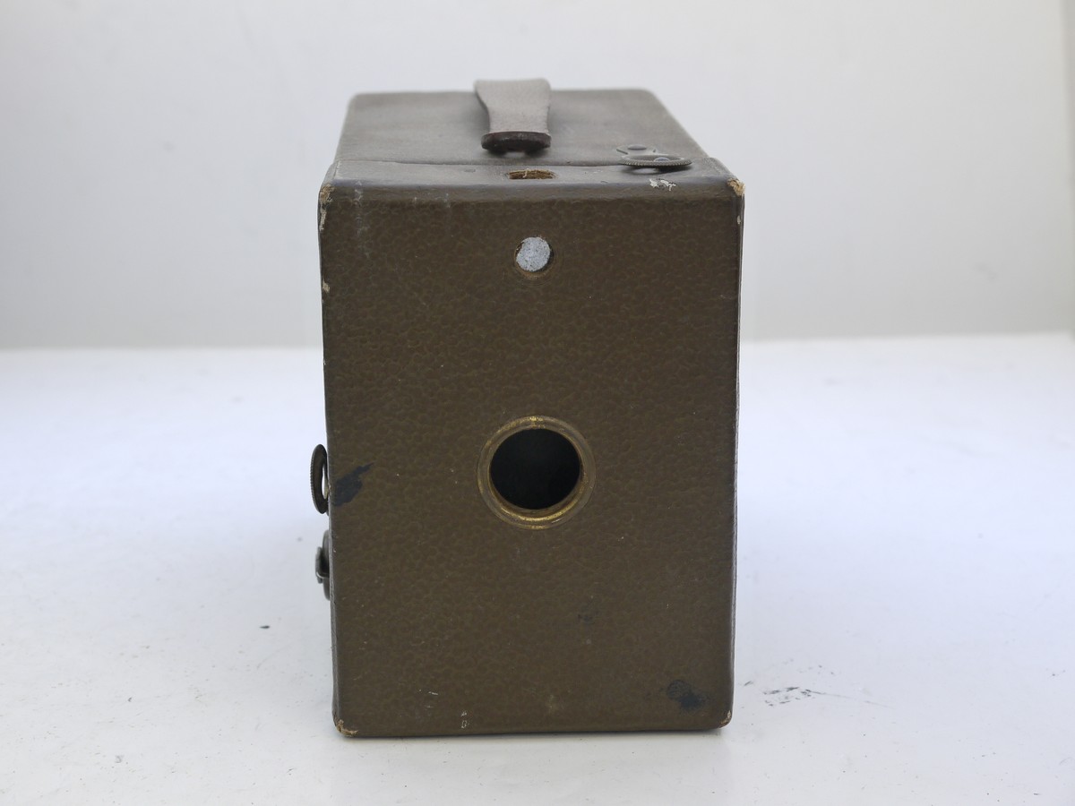 mwclassiccameras-20210716-245 Kodak No.2 Cartridge Hawkeye Model C 50th ANNIVERSARY BROWN coloured Box Camera, with handle