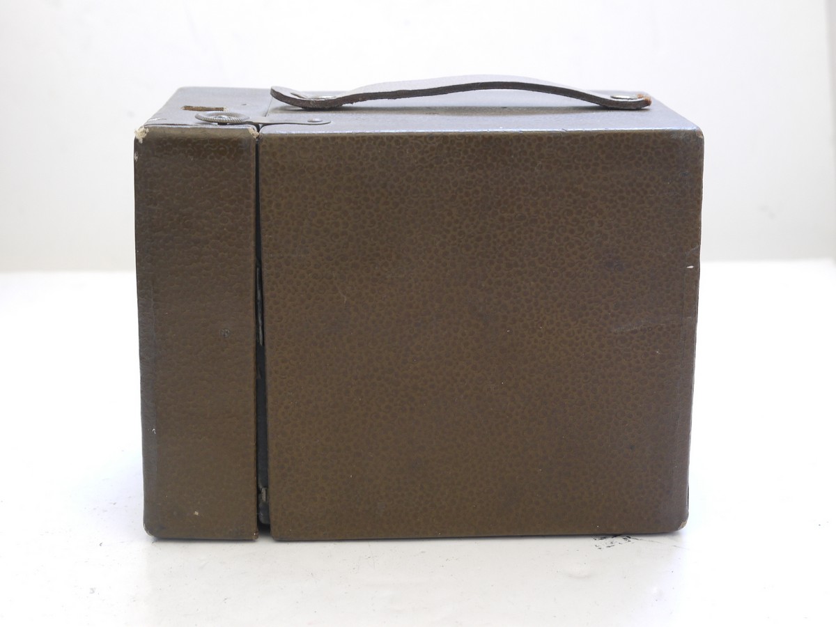 mwclassiccameras-20210716-246 Kodak No.2 Cartridge Hawkeye Model C 50th ANNIVERSARY BROWN coloured Box Camera, with handle