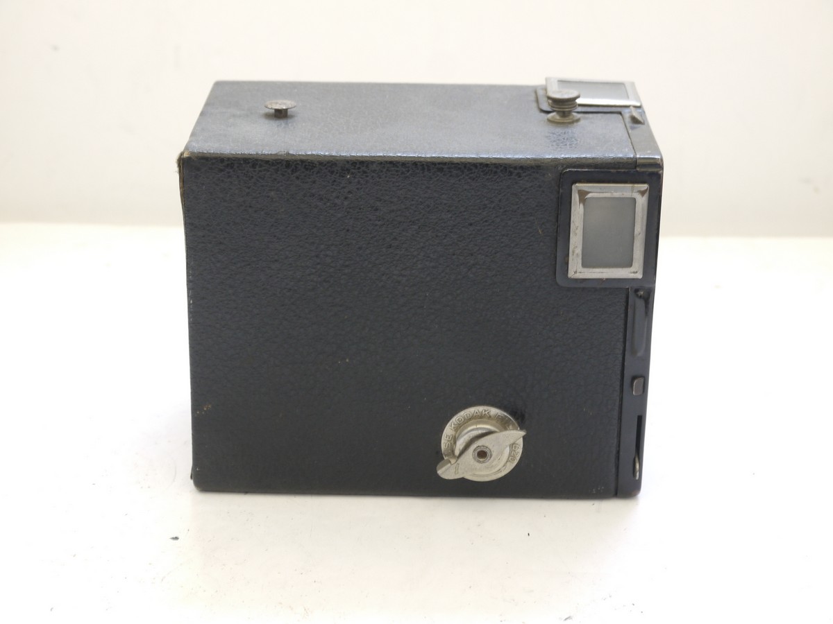mwclassiccameras-20210716-325 Kodak Six-20 Brownie Junior leatherette covered Box camera with metallic Art-Deco patterned front c1934-42. No handle