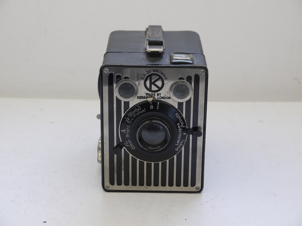 mwclassiccameras-20210716-330 Kodak Six-20 Brownie (UK Type) metal box camera c1930s with Vertical Striped Art-Deco front with Close-Up Portrait setting. With hadle